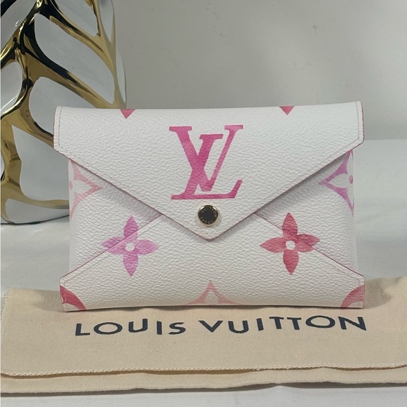 Louis Vuitton Handbags - Stunning Rare Louis Vuitton Medium Kirigami Watercolor Sold